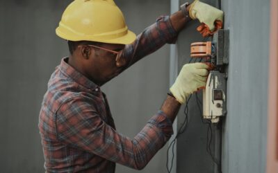 ISO 45001: El estándar que promueve un ambiente de trabajo seguro en fábricas y laboratorios